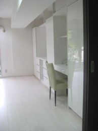 清潔感のある真っ白な壁面収納にリフォーム 清潔感のある真っ白な壁面収納にリフォーム